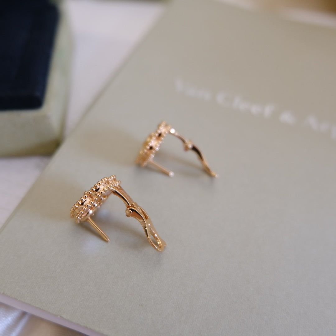 [Moco]LUCKY PINK GOLD WHITE MOP EARRINGS