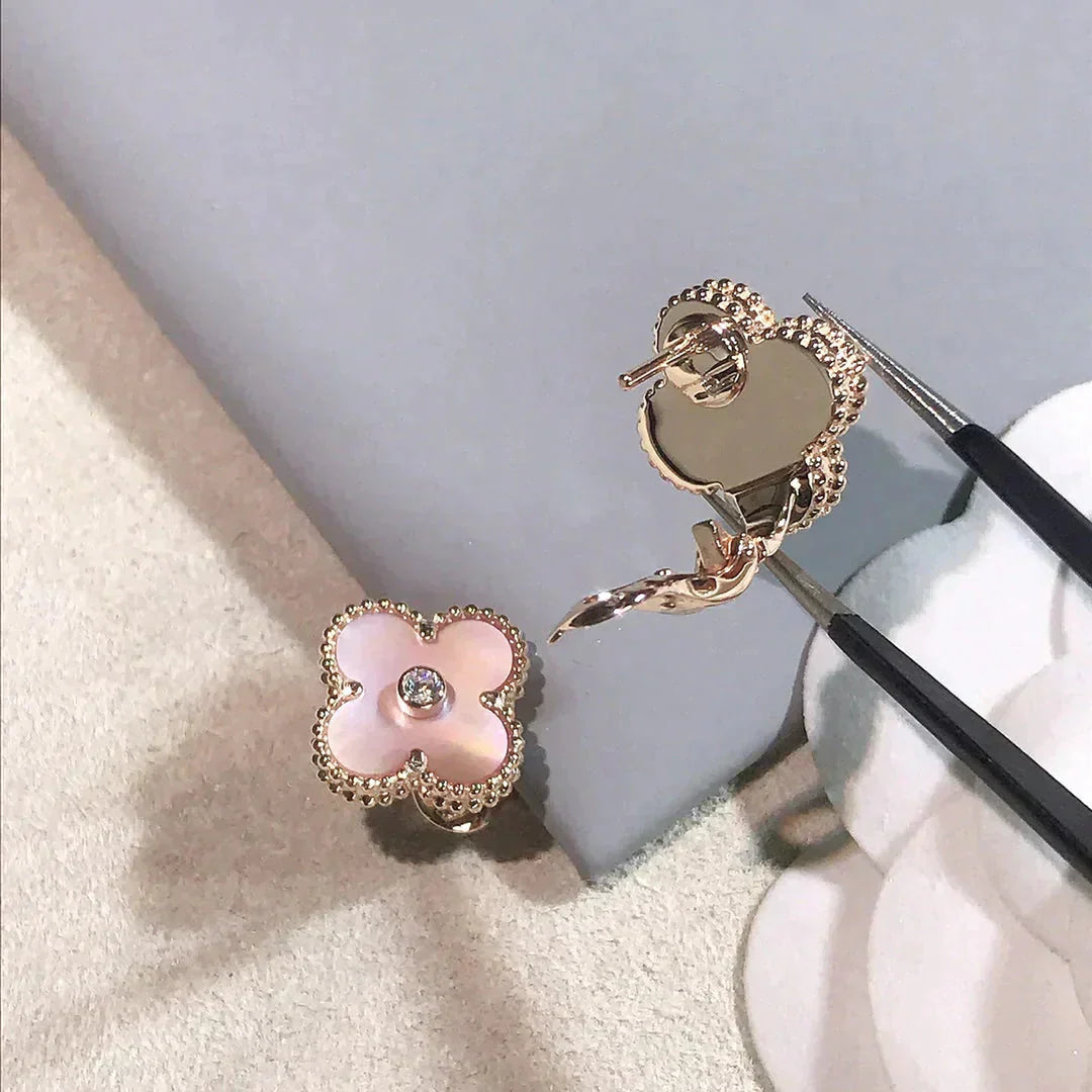 [Moco]CLOVER MEDIUM 1 MOTIFS  PINK MOP DIAMOND EARRINGS