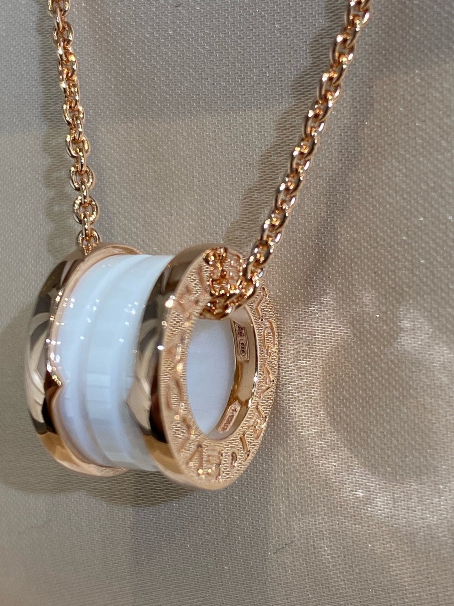 [Moco]ZERO 1 WHITE CERAMIC PINK GOLD NECKLACE