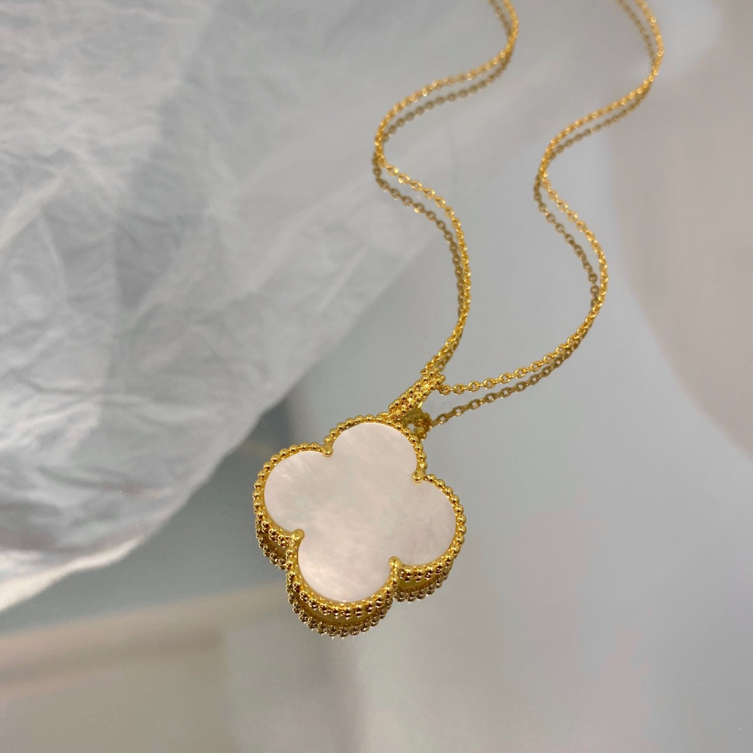 [Moco]CLOVER 25MM MOP LARGE PENDANT NECKLACE