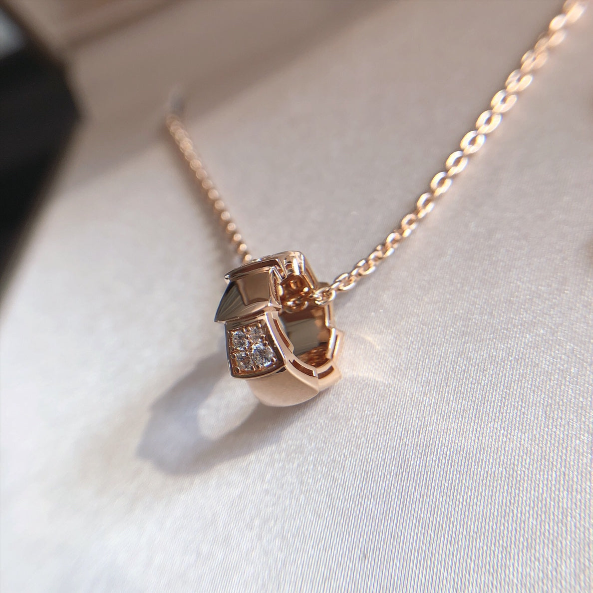 [Moco]SERPENTI PEDANT DIAMOND PINK GOLD NECKLACE