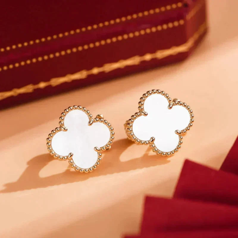 [Moco]CLOVER MEDIUM 1 MOTIFS  WHITE MOP STUD EARRINGS