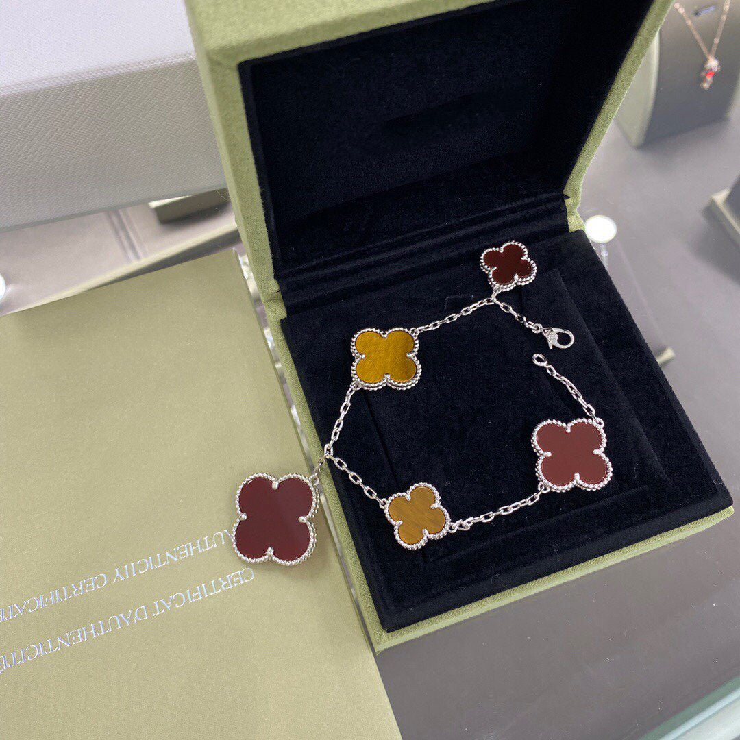 [Moco]CLOVER 5 MOTIFS SIVLER CARNELIAN TIGER EYE BRACELET