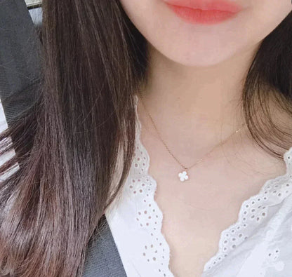 [Moco]CLOVER MINI 9.5MM WHITE MOTHER-OF-PEARL NECKLACE