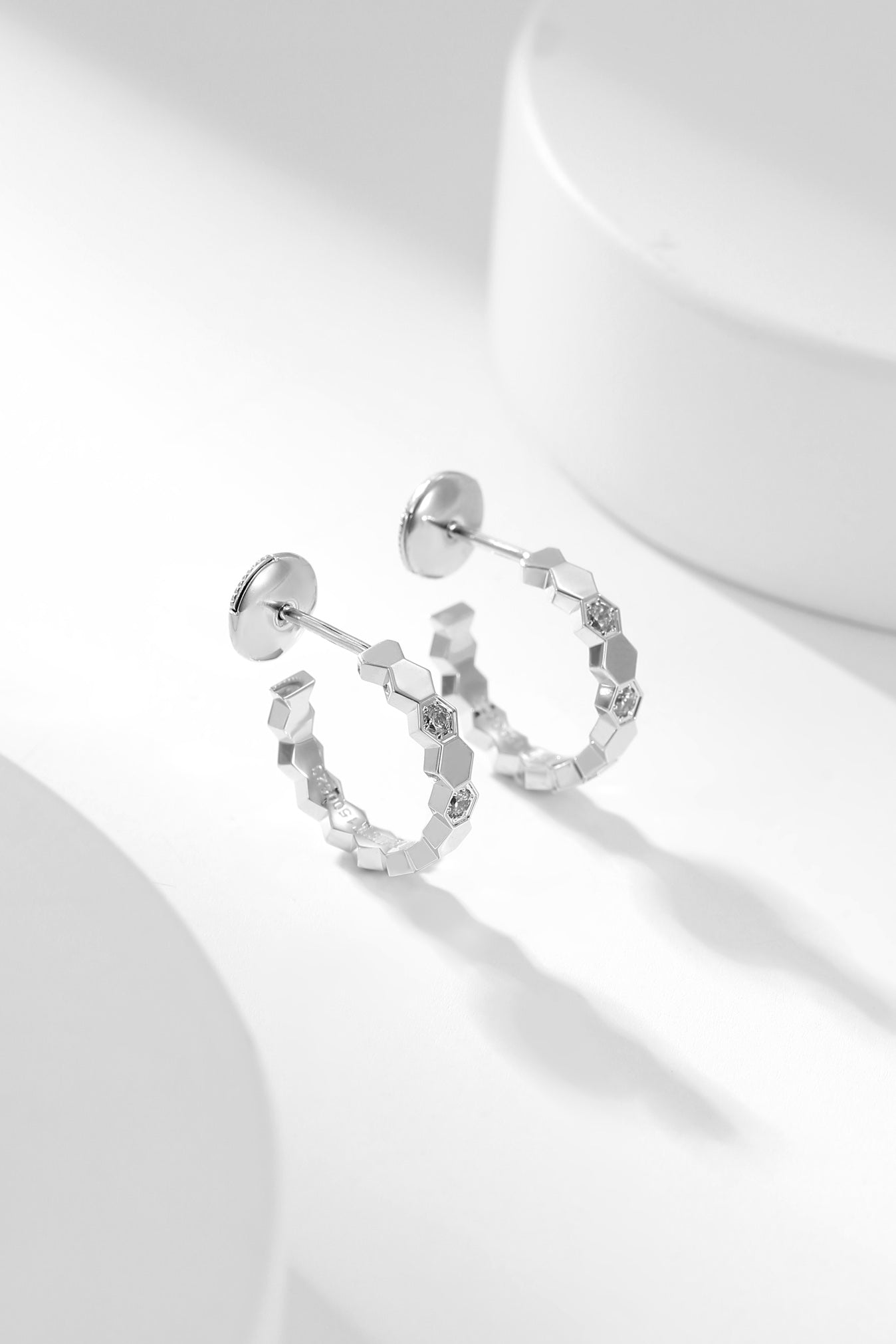 [Moco]BEE LOVE DIAMOND HOOP EARRINGS