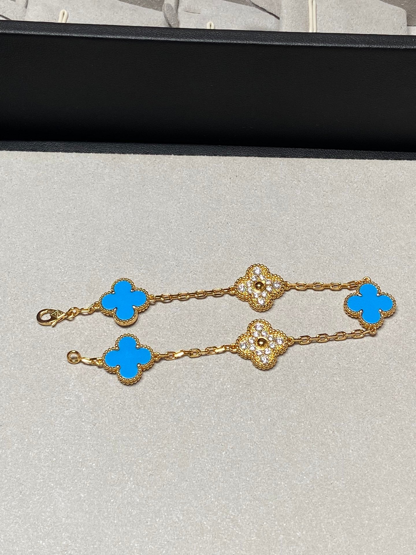 [Moco]CLOVER 5 MOTIF BLUE CHALCEDONY DIAMOND GOLD BRACELET