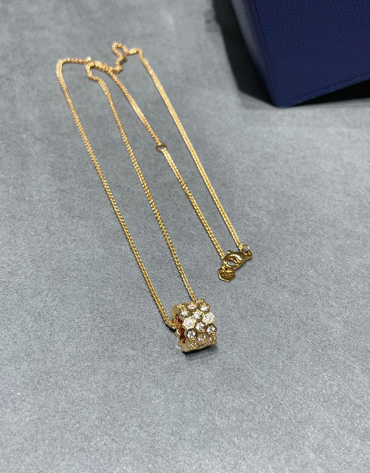 [Moco]BEE LOVE DIAMOND PAVED 3 ROW NECKLACE