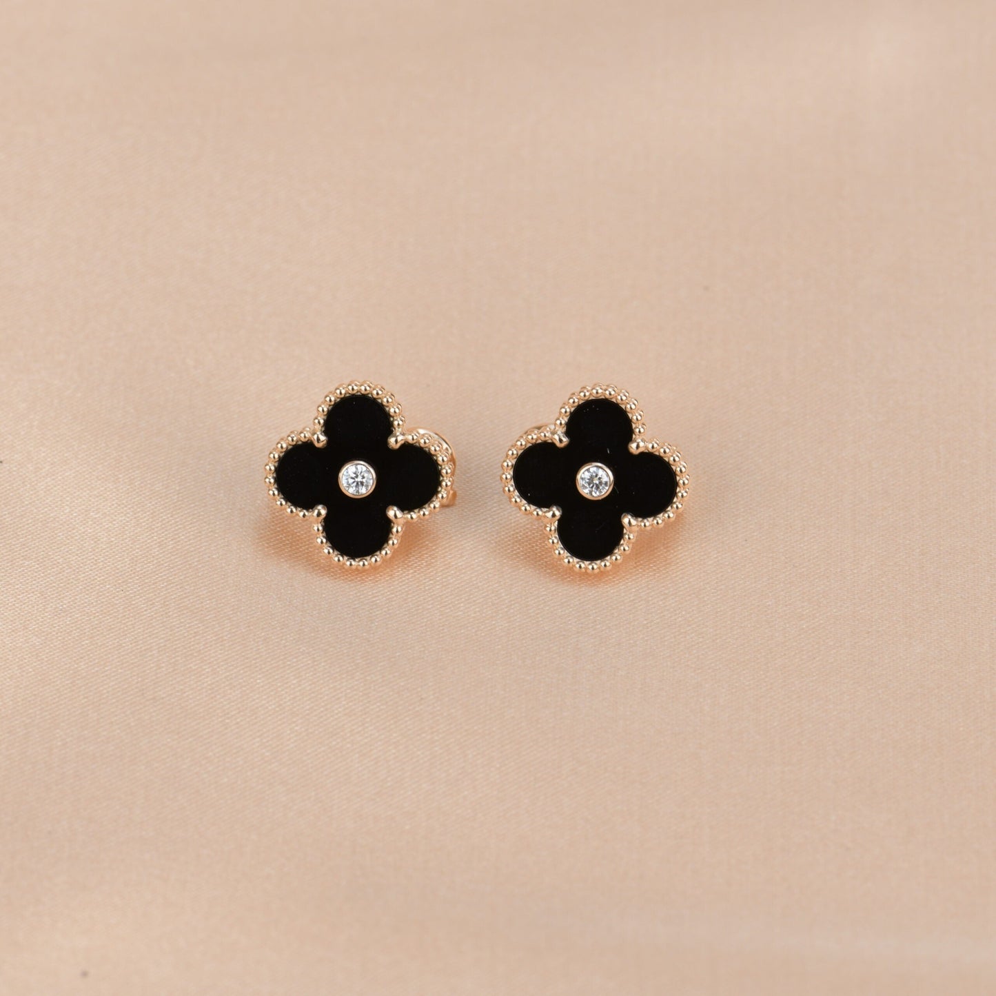 [Moco]CLOVER MEDIUM 1 MOTIFS ONYX DIAMOND EARRINGS