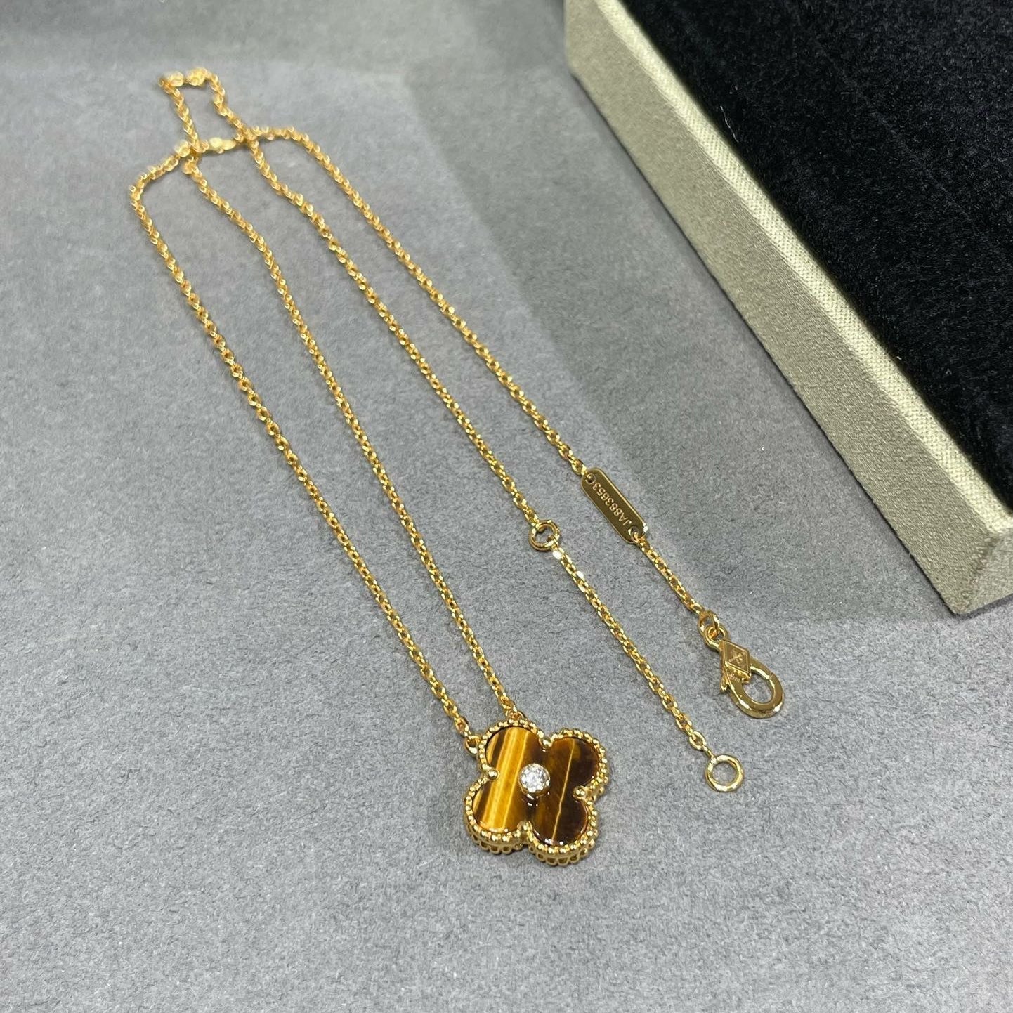 [Moco]CLOVER 15MM DIAMOND AND YELLOW TIGER'S EYE AGATE necklace