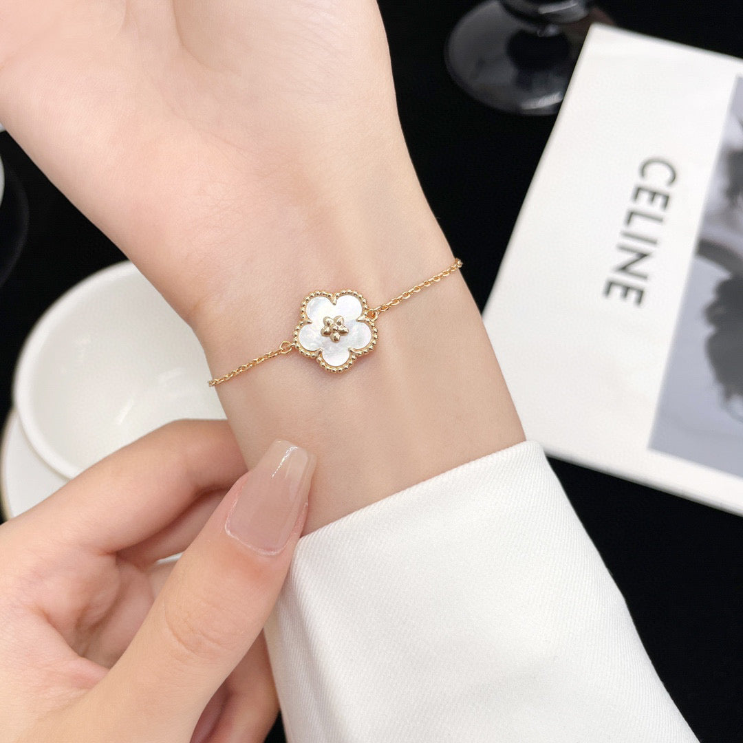 [Moco]LUCKY WHITE MOP PLUM BLOSSOM  BRACELET