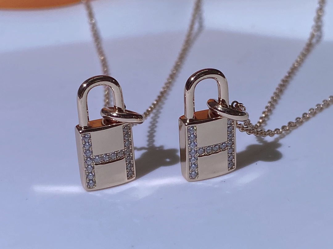 [Moco]HM ADVANCED NICHE LOCK HEAD NECKLACE DIAMONDS